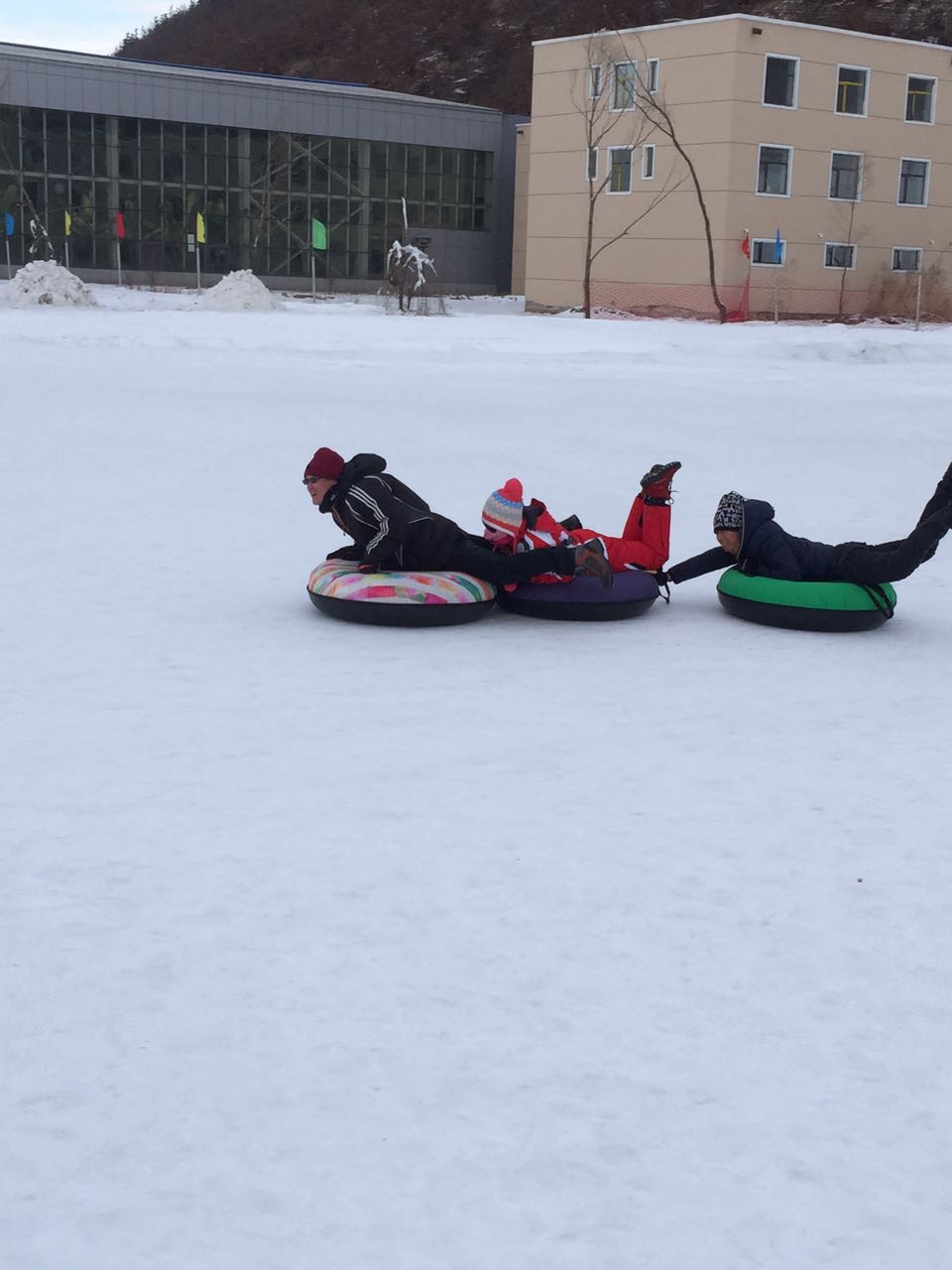 黑龍江大灣滑雪場(chǎng)冰雪樂(lè)園成功開(kāi)幕，河北迪特加油助威